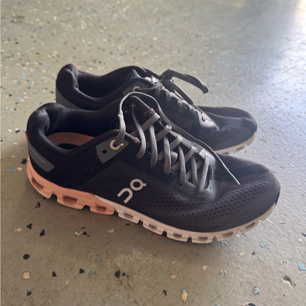 On Cloud shoes Sz 7